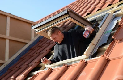 Pose de fenêtres de toit Velux à Loze